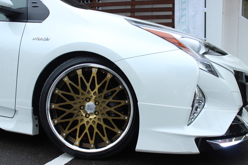 TOYOTA 50プリウスにクリムソンRS CV-WIRE19インチ装着！！ | タイヤ